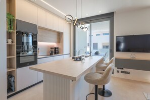 Mikrowelle, Ofen, Herdplatte, Geschirrspüler