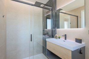 Shower, towels - Santa Rosalia Mar Y Sol - App at the lake (MC)