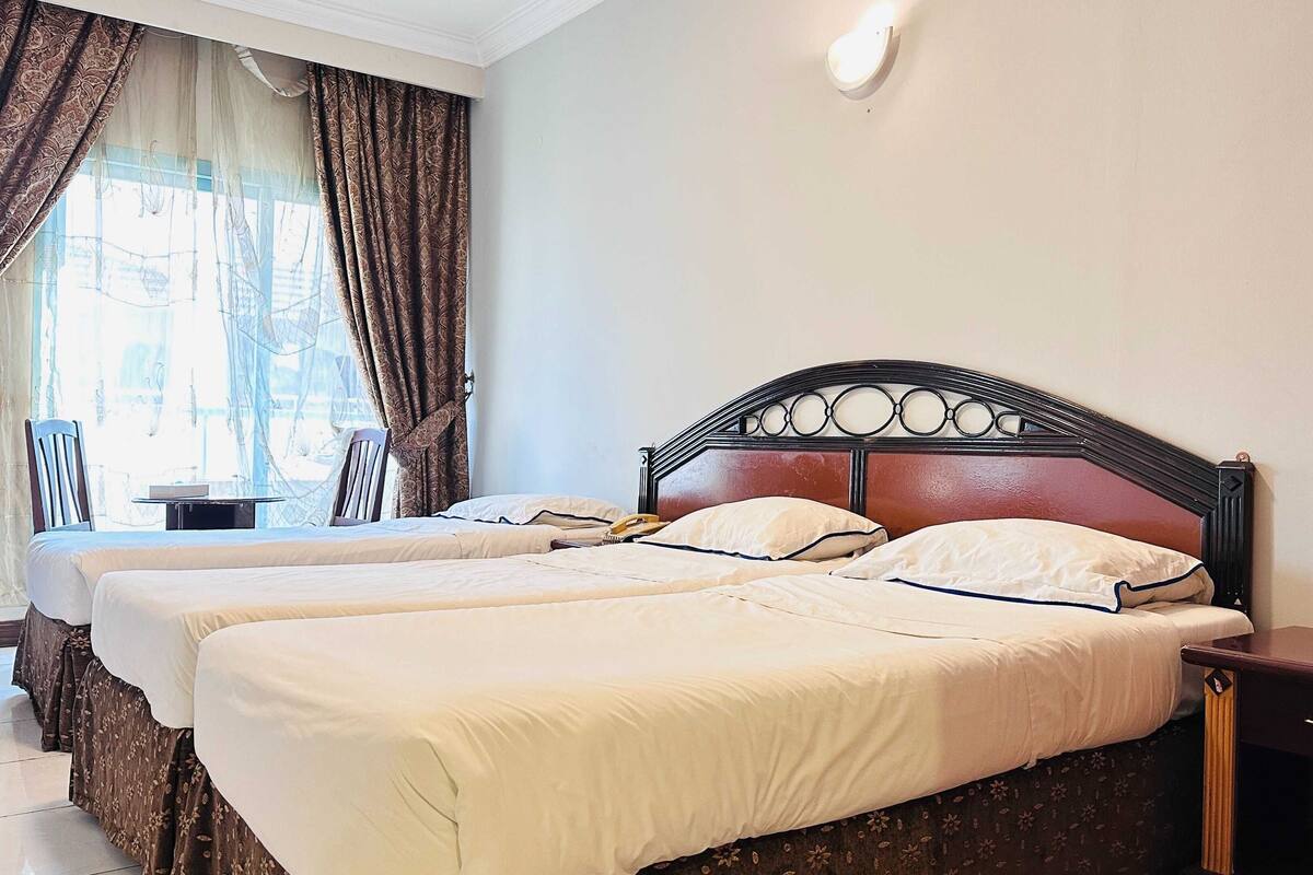 Family Room | Desk, WiFi (free), bed sheets