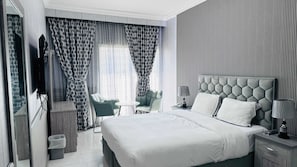 Deluxe Room, 1 King Bed | Desk, free WiFi, bed sheets