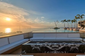 2 bedrooms - Soho PV Stunning Views Luxury Heated Rooftop Pool (Puerto Vallarta)