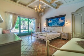 2 bedrooms, iron/ironing board, travel cot, free WiFi