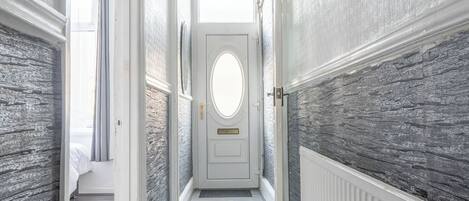 5 bedrooms, iron/ironing board, free WiFi, bed sheets