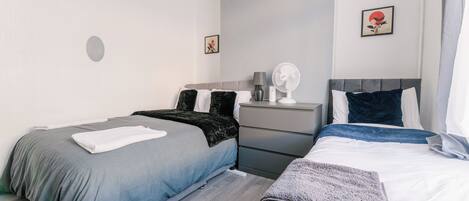 5 chambres, fer et planche à repasser, Wi-Fi gratuit, draps fournis