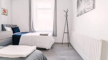 5 bedrooms, iron/ironing board, free WiFi, bed sheets