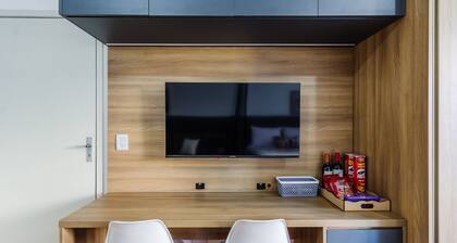 Comfortable and Well-located Studio in POA Cei0304