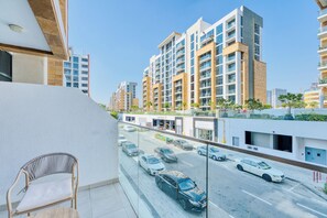 Exterior - PVH - Cozy Studio in Azizi Riviera (Dubai)