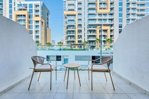 Estudio exclusivo, balcón, vistas a la ciudad | Balcón