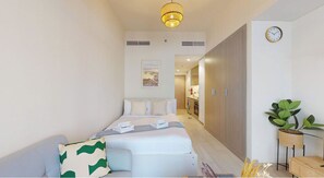 Estúdio exclusivo, sacada, vista para a cidade | Edredons de pluma, cofres nos quartos, individualmente decorados