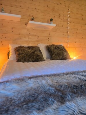 4 bedrooms, free WiFi, bed sheets