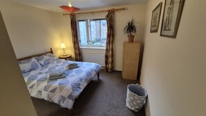 Iron/ironing board, free WiFi, bed sheets