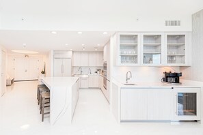 Microwave, dishwasher, coffee/tea maker, toaster
