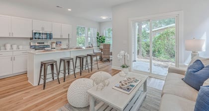 Charming New Build 3 Bedroom in Hanahan! Close to everything!