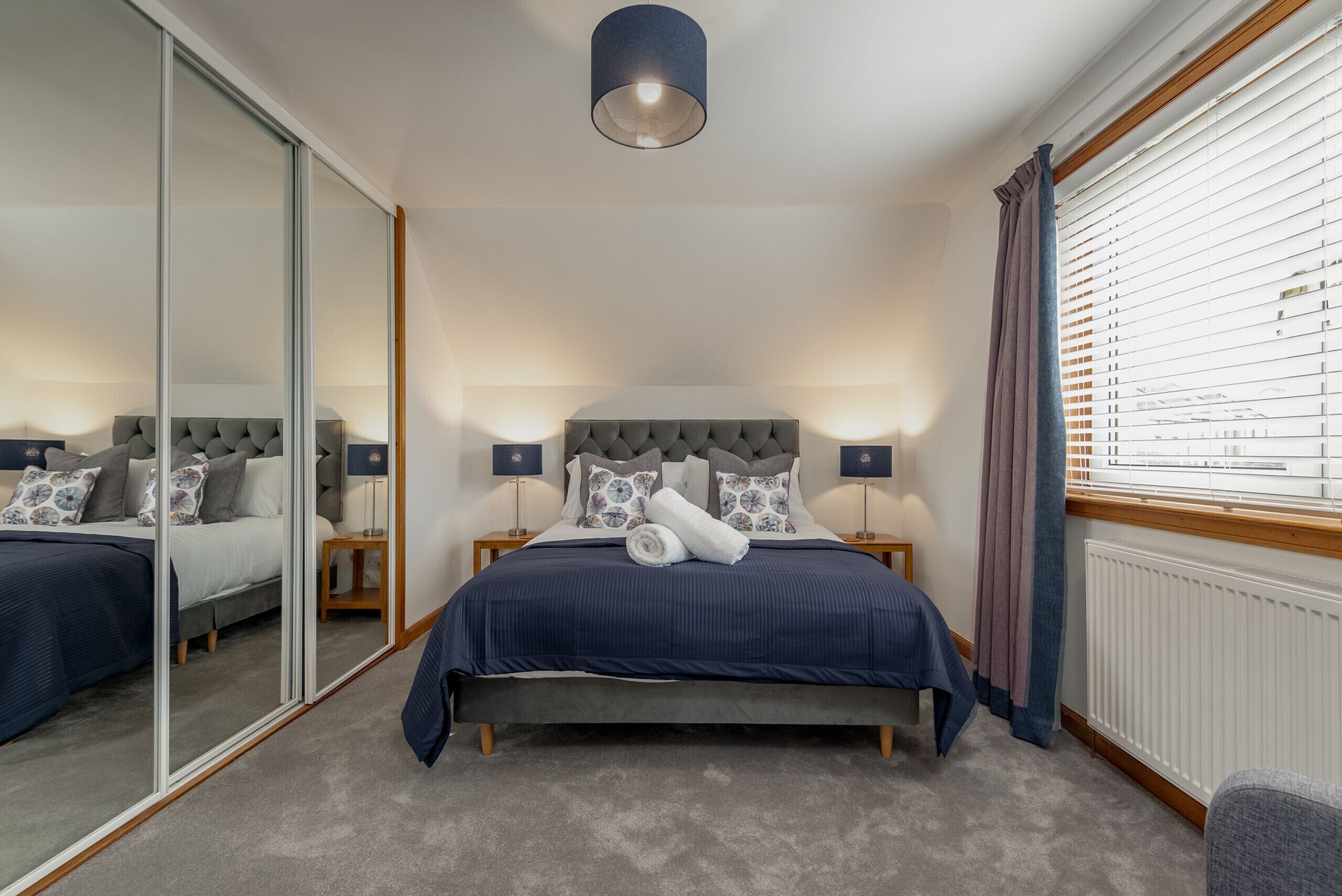 Een strijkplank/strijkijzer, reisbedje, gratis wifi, beddengoed