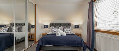 Bügeleisen/Bügelbrett, Reisekinderbett, kostenloses WLAN, Bettwäsche