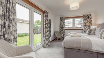 4 bedrooms, iron/ironing board, travel cot, free WiFi