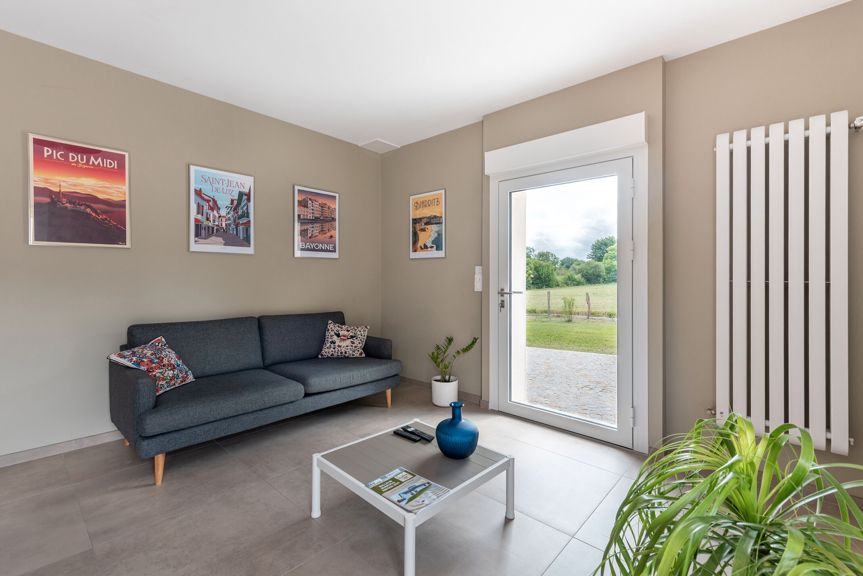 Fernseher, Tischtennisplatte