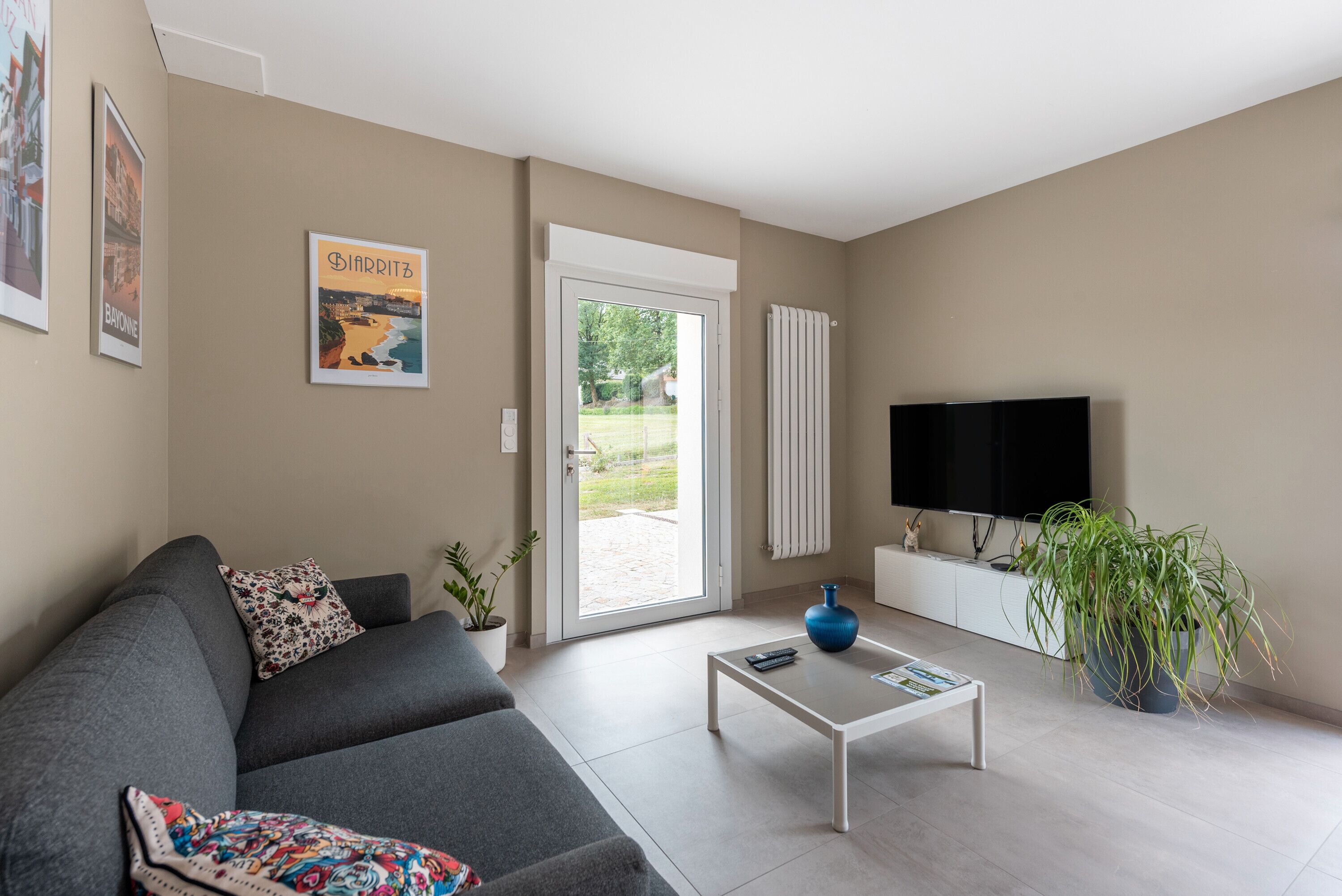 Fernseher, Tischtennisplatte