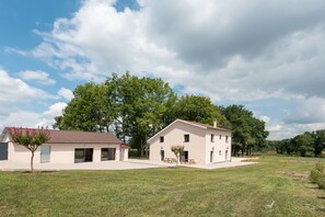 المنشأة من الخارج