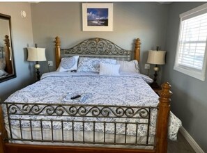 1 bedroom, desk, free WiFi, bed sheets