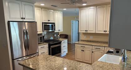 Beautiful 3-bedroom house with sailboat access in Punta Gorda Isles