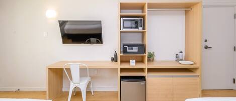 Desk, WiFi, bed sheets