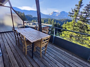 Outdoor dining - Apartment 6pers, balcony, mountain view (Chamrousse)