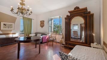 1 dormitorio y ropa de cama