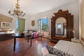 1 bedroom, bed sheets - Apartment with sea view and shared garden (Castiglione Chiavarese)