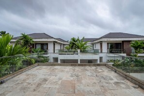 5 bedrooms