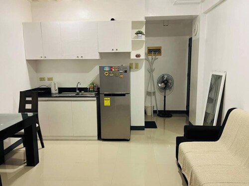 Cozy Studio in Parañaque - Perfect for Transients and Long-stayers Alike