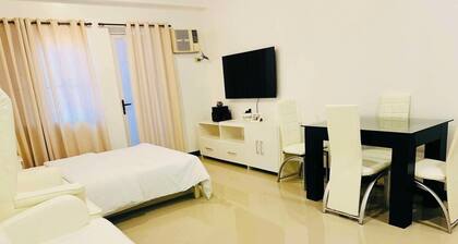 Cozy Studio in Parañaque - Perfect for Transients and Long-stayers Alike