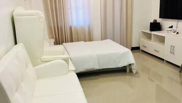 Studio, 1 Bedroom, Smoking | 1 bedroom
