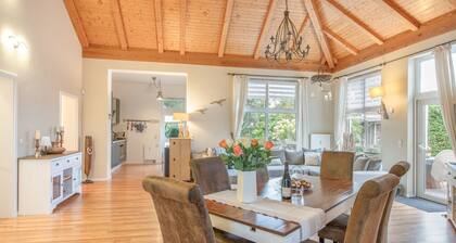 Apartment 'Leuchturm' with Private Terrace, Private Garden and Wi-Fi