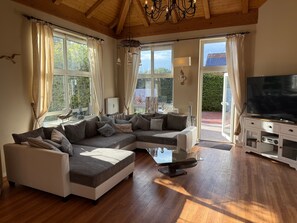TV, DVD player, table tennis, stereo
