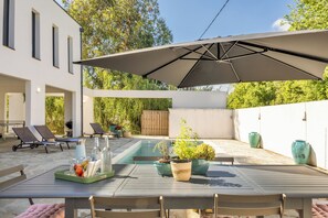 تناول الطعام بالخارج