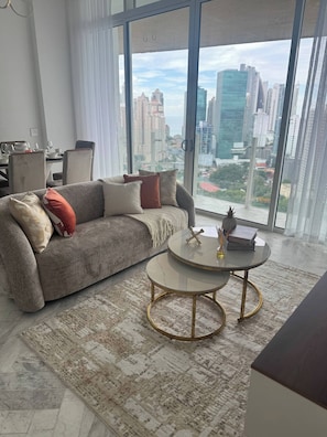 Apartment, 3 Bedrooms, Accessible, Smoking | Living room