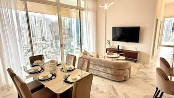 Apartment, 3 Bedrooms, Accessible, Smoking | Dining room