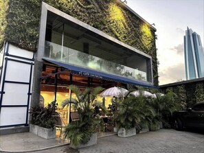 Apartment, 3 Bedrooms, Accessible, Smoking | Exterior