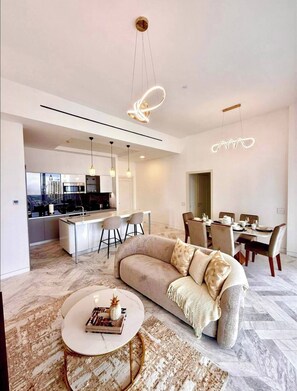 Apartment, 3 Bedrooms, Accessible, Smoking | Dining room