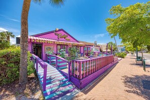 Exterior - Cape Aqua Retreat  | Classic Charm, Modern Comfort w/ Private Pool (Siesta Key)