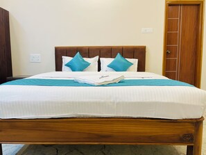 Comfort Suite | Desk, laptop workspace, free WiFi, bed sheets