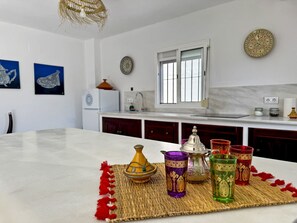 Fridge, microwave, oven, dishwasher - Casa Las Cumbres I - Ole Solutions (Puerto de Santa María)