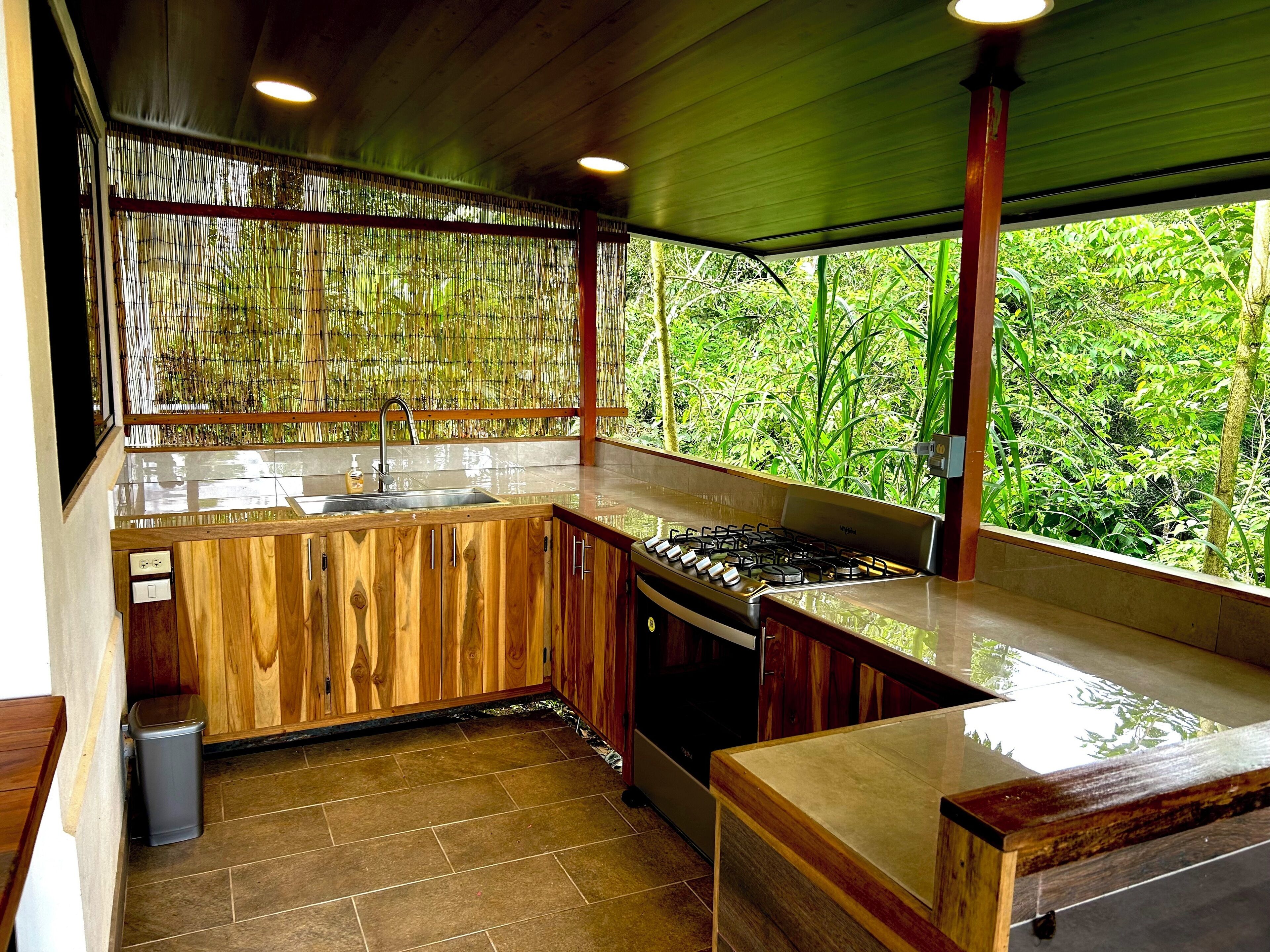 Mikroaaltouuni, uuni, liesi