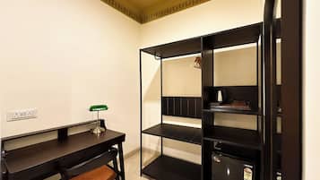 Premium-Zimmer, 1 Queen-Bett | Minibar, Zimmersafe, Schreibtisch, laptopgeeigneter Arbeitsplatz