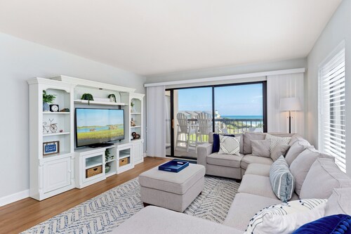 Sound of the Sea 216W – Oceanview 3BR, Pool, Tennis, Elevator & Balcony