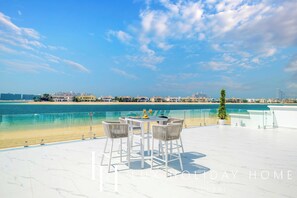 Biệt thự, sân hiên, quang cảnh biển | Hiên