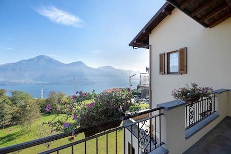 Property grounds. Holiday Home 'Giuly' with Lake View, Private Terrace and Wi-Fi