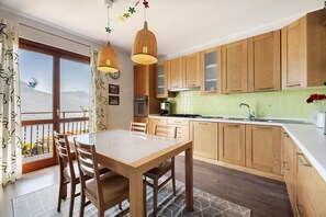 Dining - Holiday Home 'Giuly' with Lake View, Private Terrace and Wi-Fi (Stazzona)