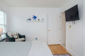 6 bedrooms, iron/ironing board, WiFi, bed sheets